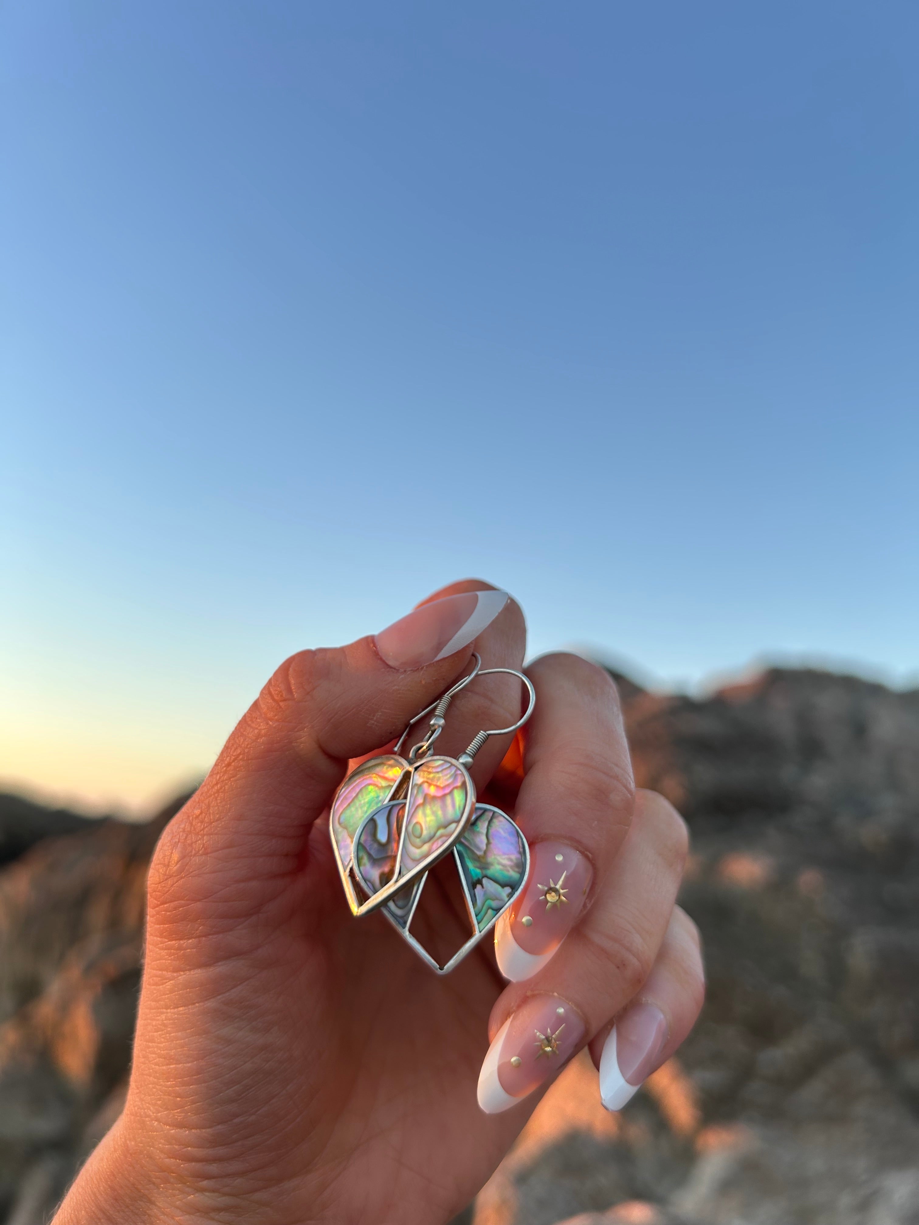 Abalone Shell Heart Earrings – Iridescent Ocean-Inspired Dangle Earrings