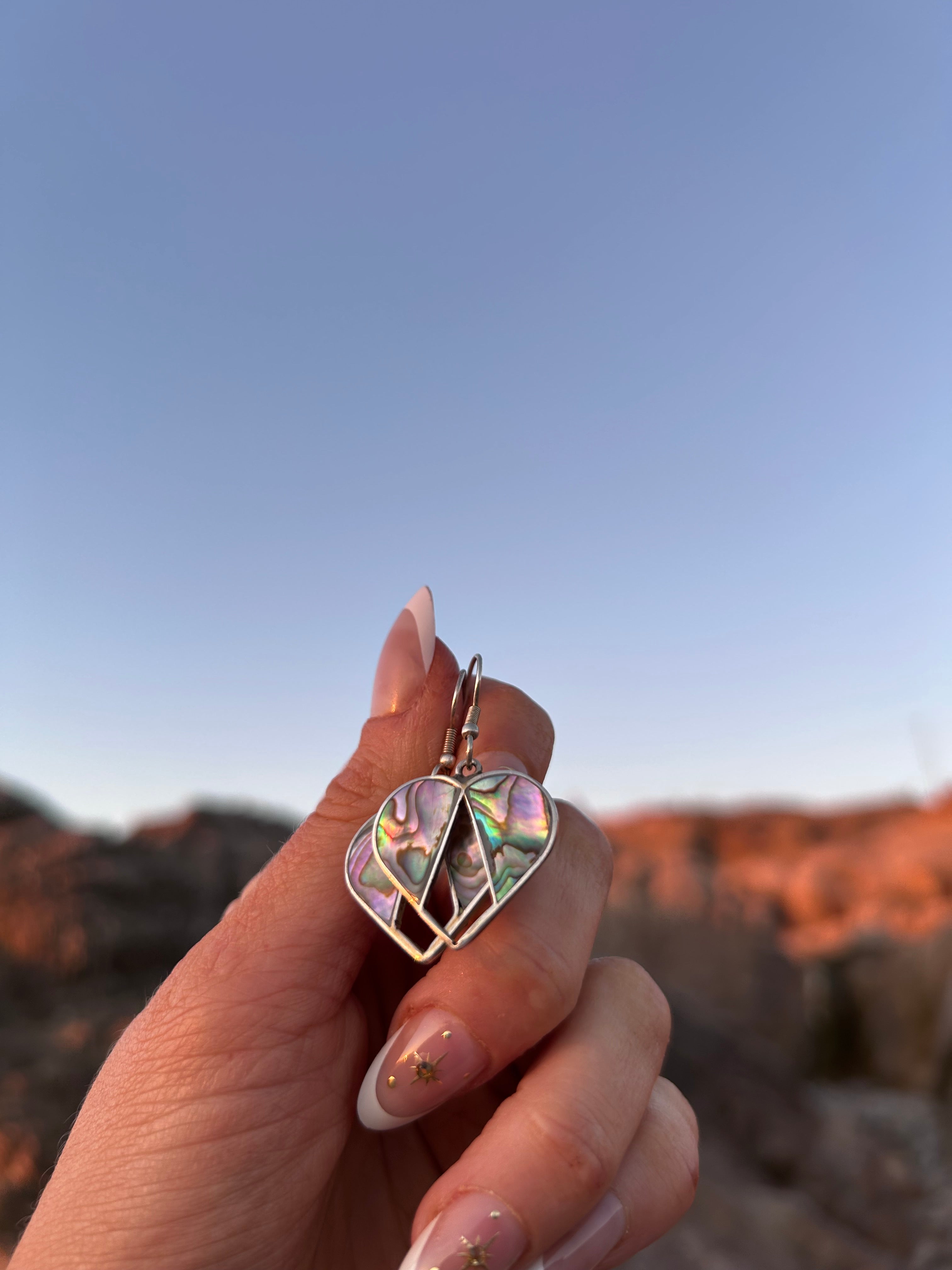 Abalone Shell Heart Earrings – Iridescent Ocean-Inspired Dangle Earrings